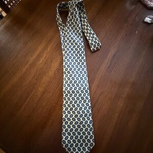 Classic Men's Patterned Silk Tie in Ivory and Navy